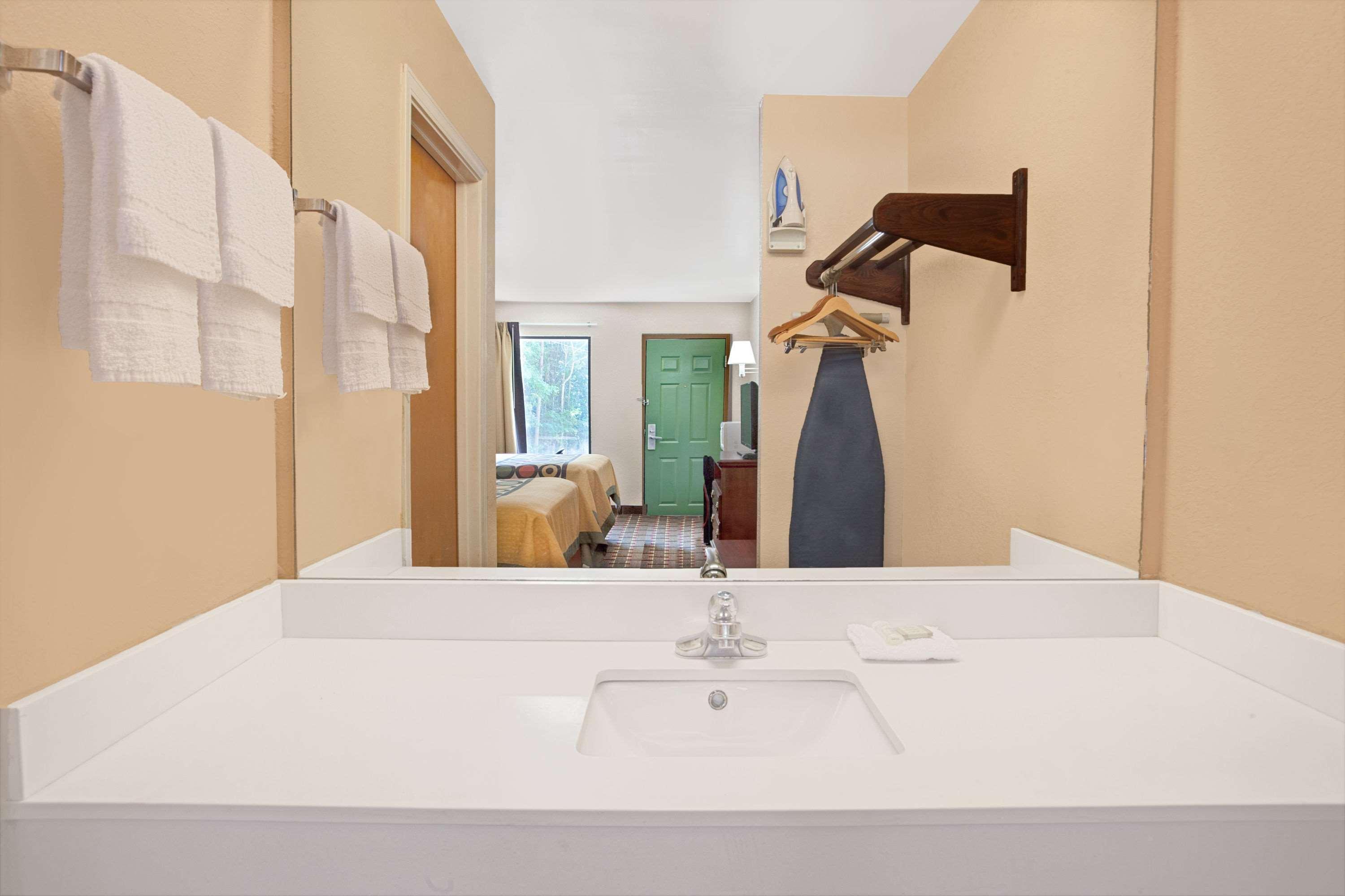 Super 8 By Wyndham Acworth/Atlanta Area Hotel Bagian luar foto