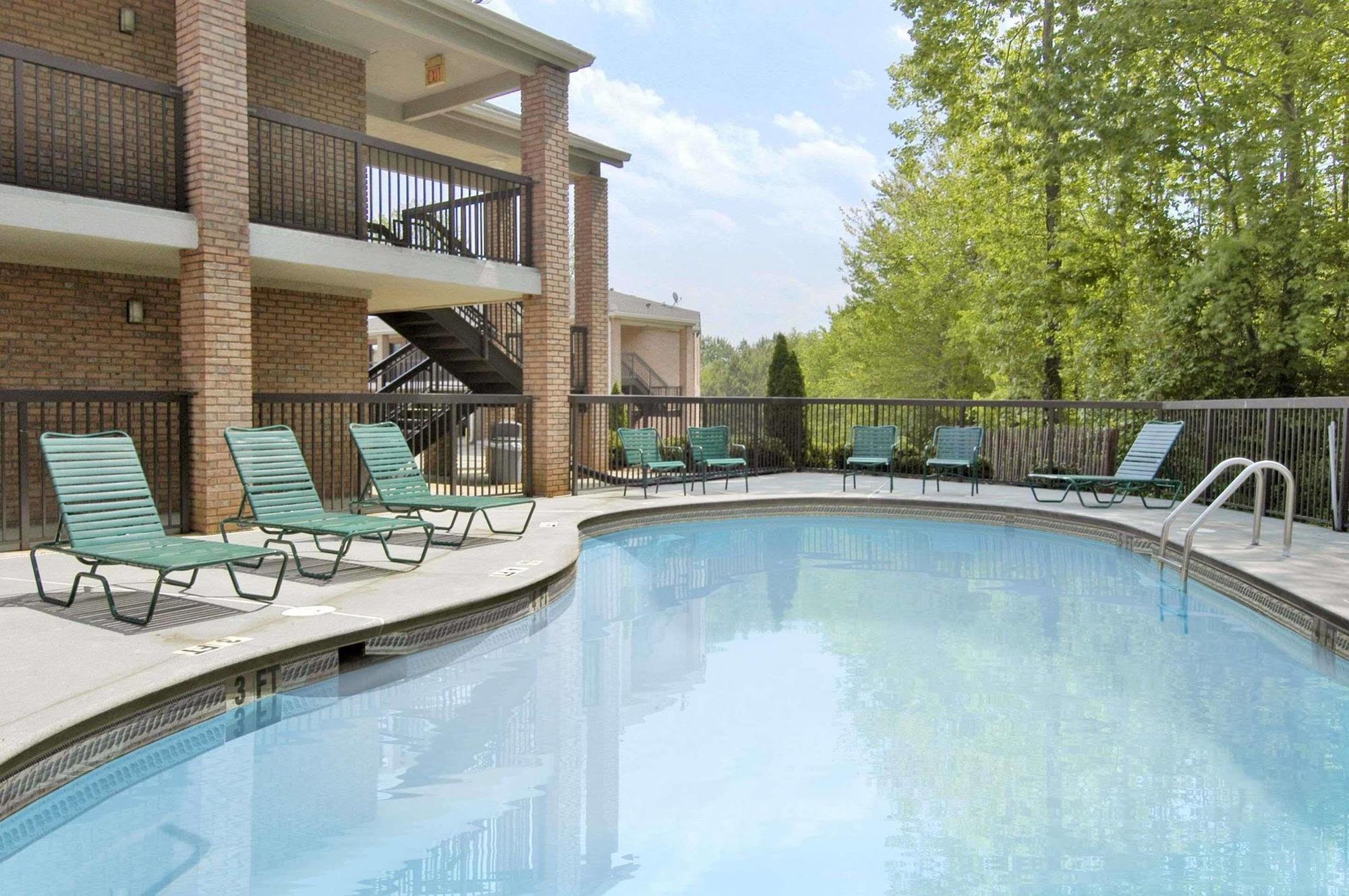 Super 8 By Wyndham Acworth/Atlanta Area Hotel Bagian luar foto